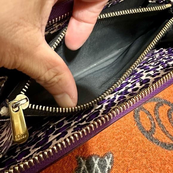 CHRISTIAN DIOR ❤️🌟PATENT LEATHER ZIPPY WALLET⭐️ - Picture 7 of 8